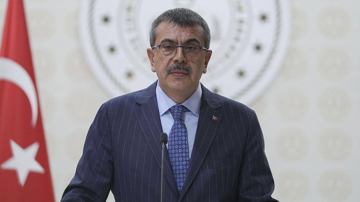 KOMÜNİSTLER VE ONLARIN ZİHNİYETİNDEKİ SATILMIŞLARA  NE BU DEVLET NE DE BU MİLLET MİLLİ EĞİTİM BAKANINI DA, İÇİŞLERİ BAKANINI DA YEDİRMEZ.