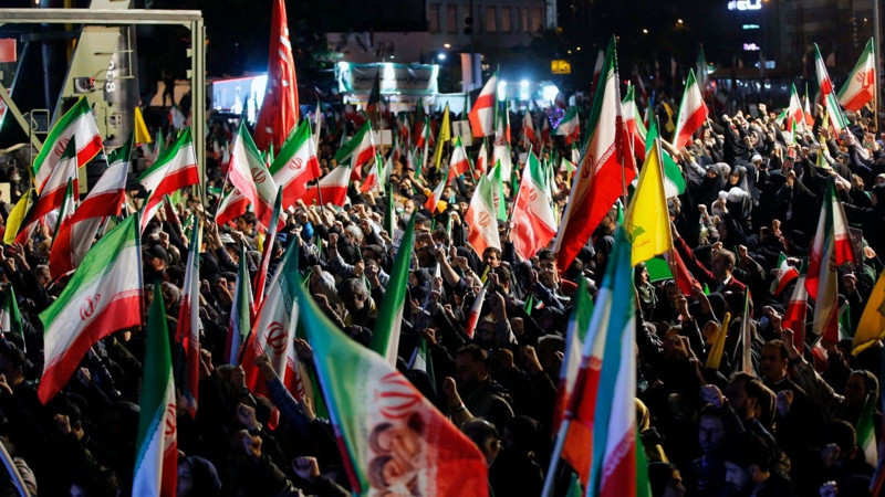 İRAN ABAD VE İSRAİL'E KARŞI TEK VÜCUT OLDULAR.İran’ın bağımsızlık iradesi meydanlara sığmadı