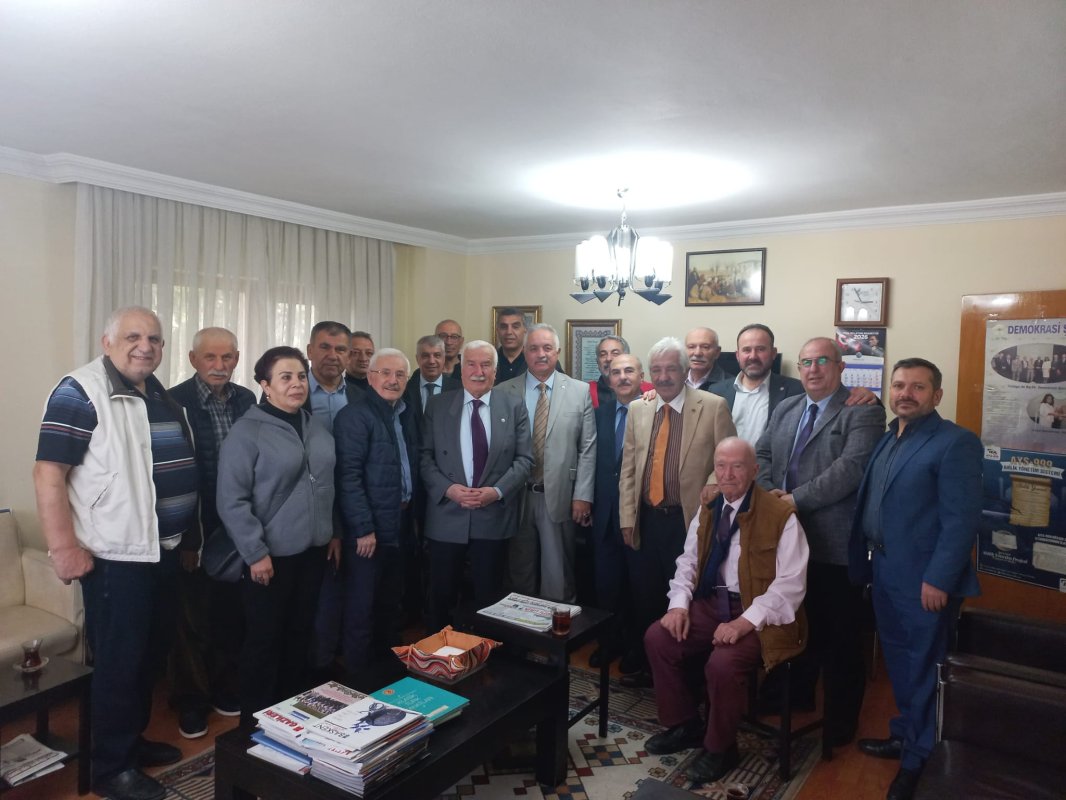 DEMOKRASİDE BİRLİK VAKFI GELENEKSEL CUMA GÜNLERİ BULUŞMASI KATILIMCILARA HUZUR VERİYOR
