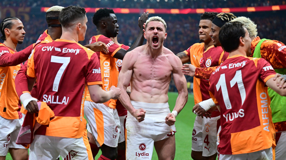 GALATASARAY ŞAMPİYONLUĞUNU GARANTİLEDİ... Galatasaray 3-0 Fenerbahçe (Süper Lig derbi maçı özeti)