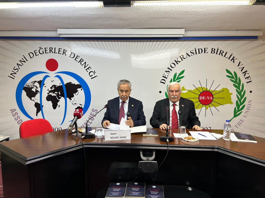 BÜLENT ARINÇ TAM DEMOKRASİ PLATFORMU TOPLANTISINDA KONUŞTU : “ ORTADA ADALETSİZLİK VE HUKUKSUZLUK VAR “