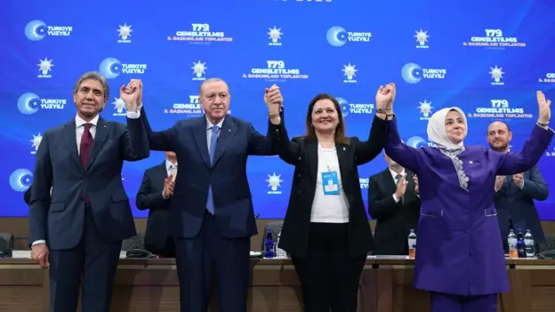 OOOOO BİR BELEDİYE BAŞKANI TRANSFERİ DAHA