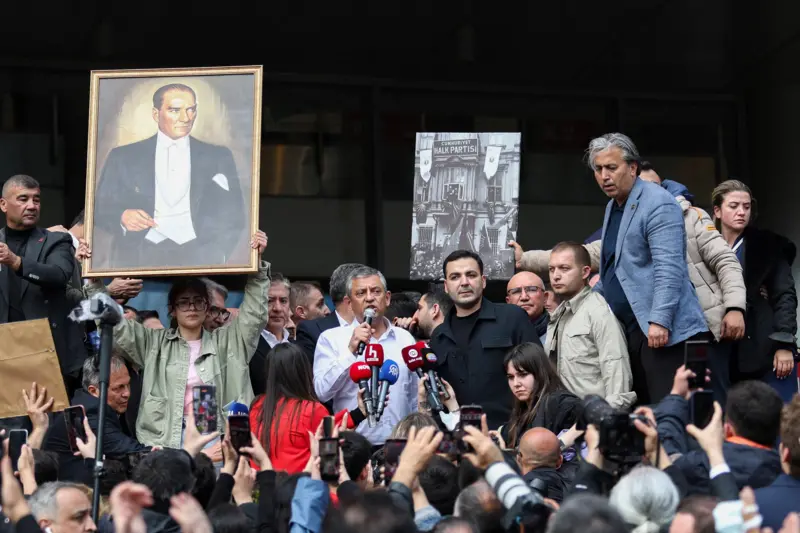 NE DOĞRU DÜRÜST SİYASİ PARTİ KALDI NE DE SİYASETİN TADI !...