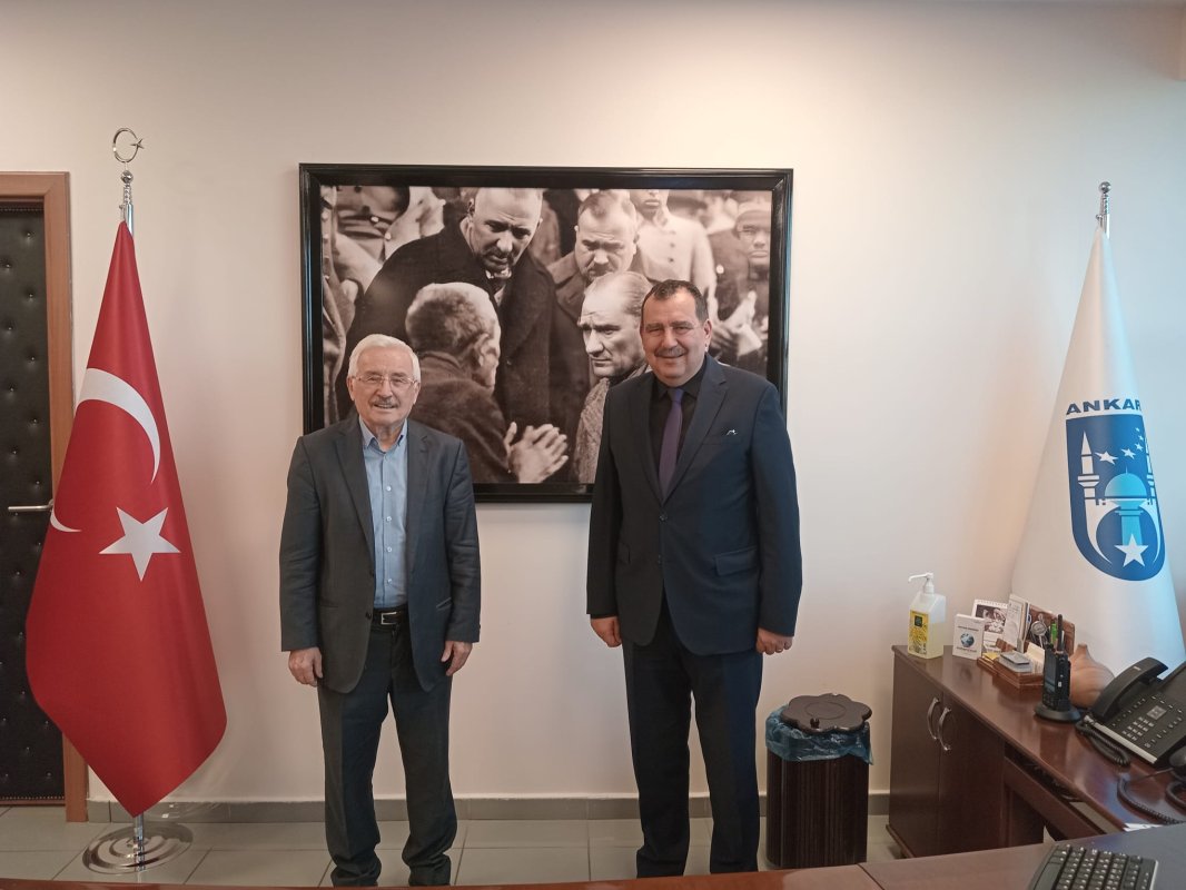 Devlet kademelerinde bürokrasiyi öteleyen bürokratlar da var bu alemde