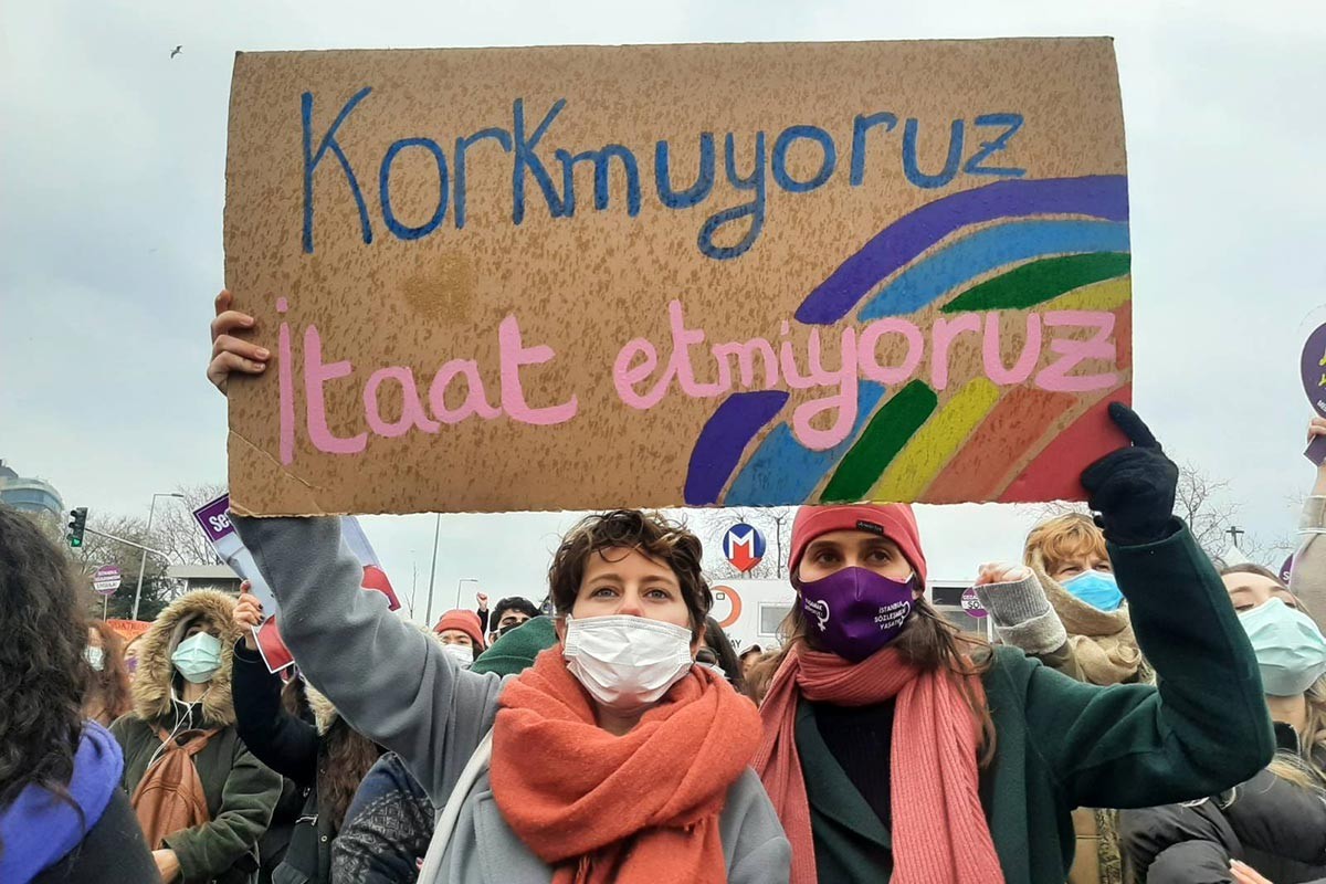 "Müstehcenlik" suçlaması 'Ailem Güvende' adı altında 15 ilde LGBTİ derneklerine operasyon